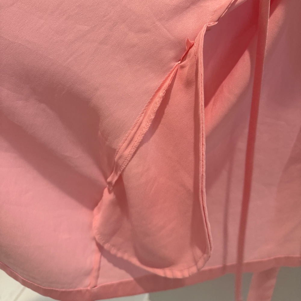 Victoria secret brand new without tag Elegant Pink Satin Robe with pockets s-m - Picture 5 of 6
